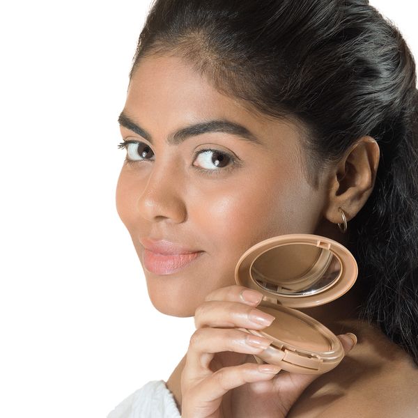 Mamaearth Glow Full Coverage Compact With SPF 30 - 9g | Almond Glow